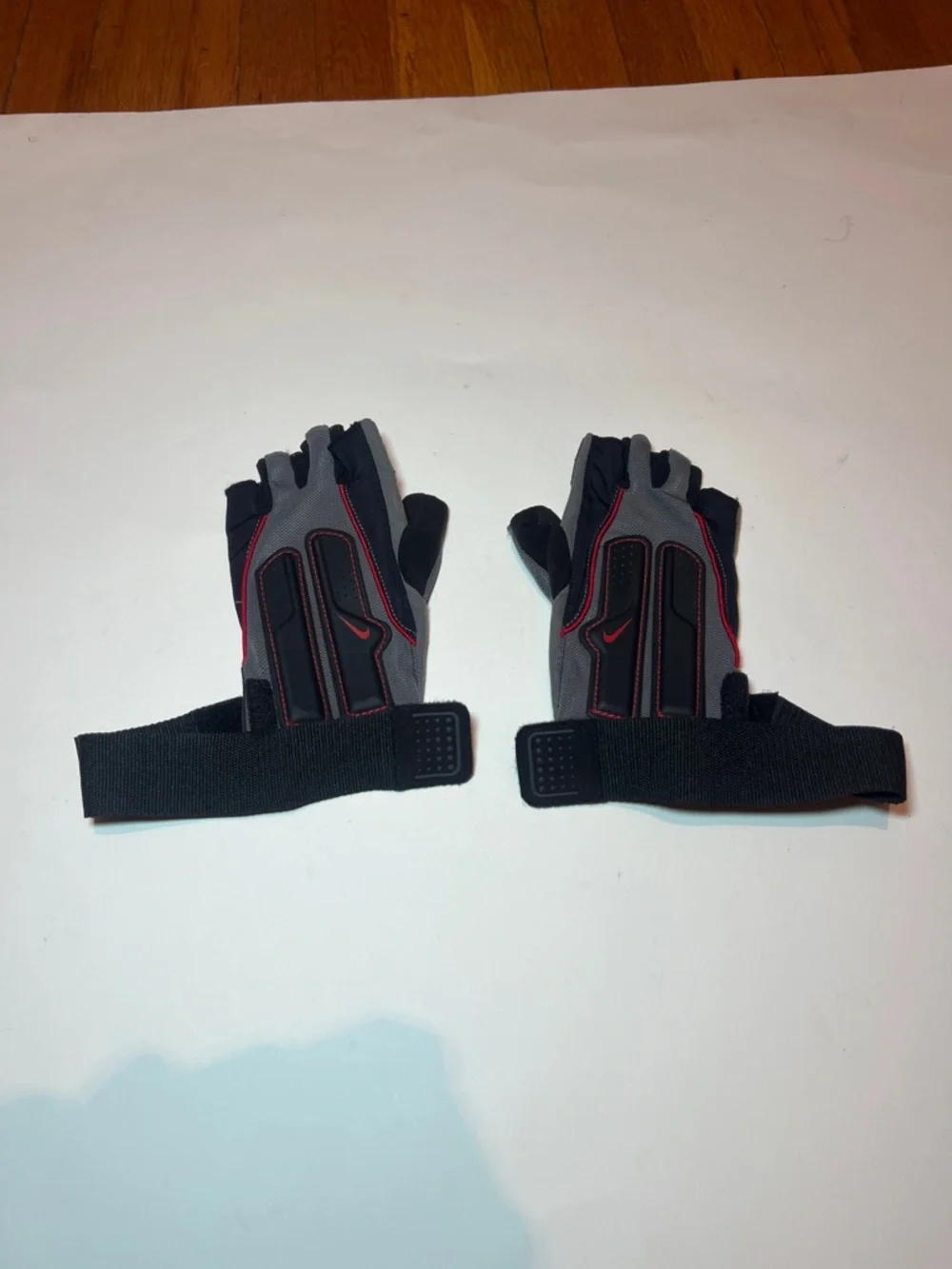 Nike Women’s Core Max Workout Fingerless Gloves, size Medium